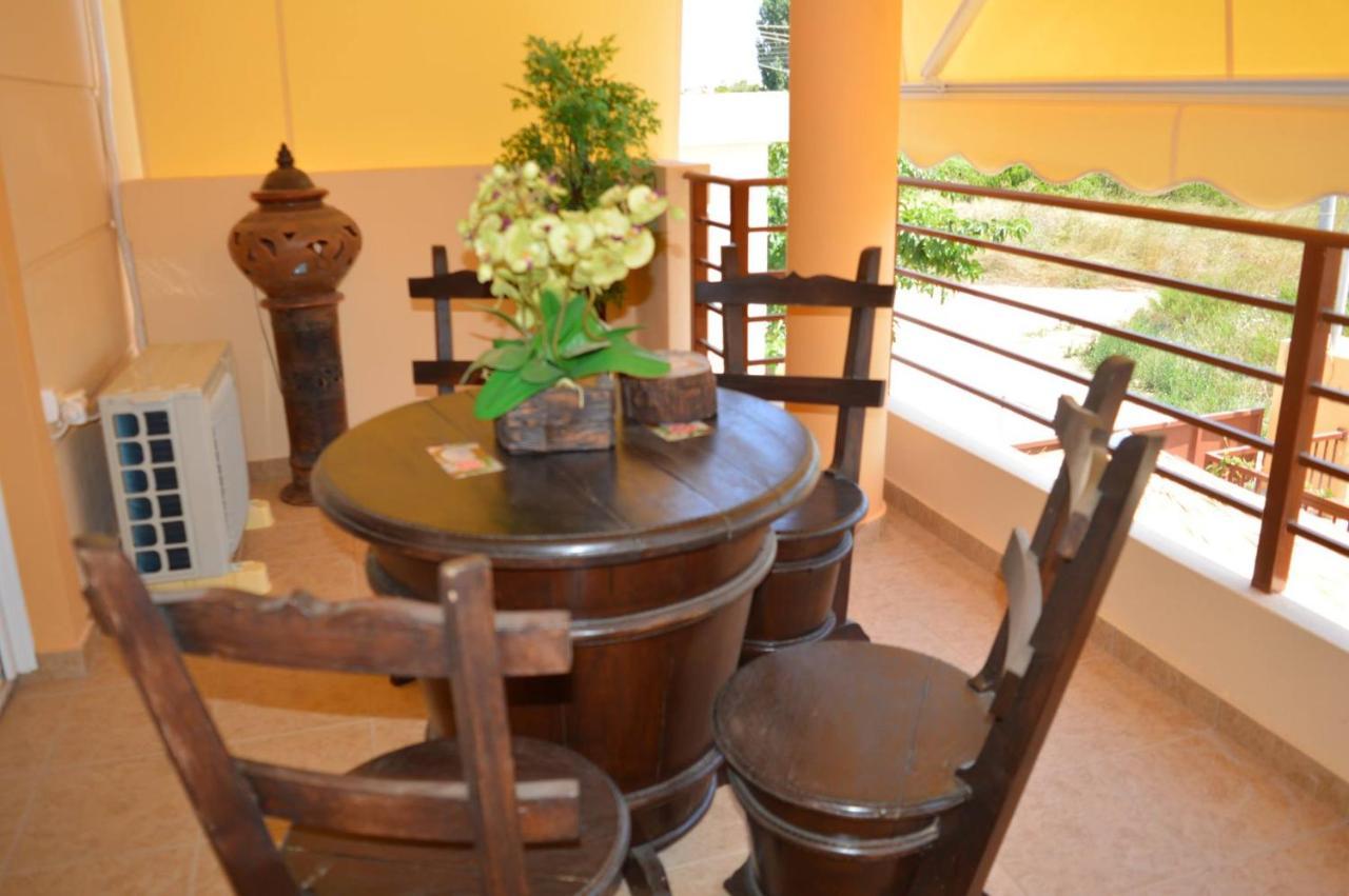 Villa Avatos - Near To The Port Of Rafina And The Airport Of Athens Agios Spyridon  エクステリア 写真